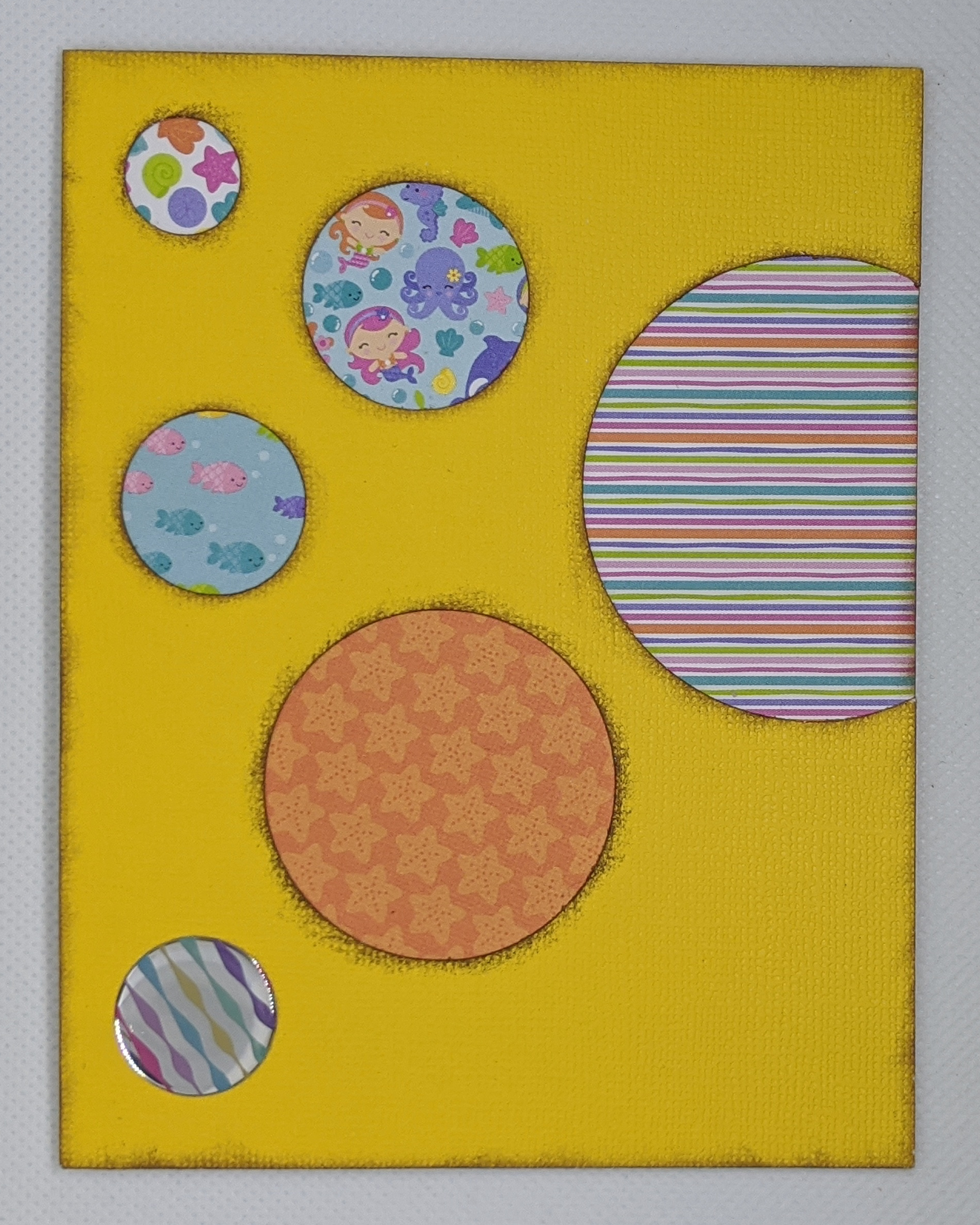 Carte bulles jaune motifs sous l'océan à plat
